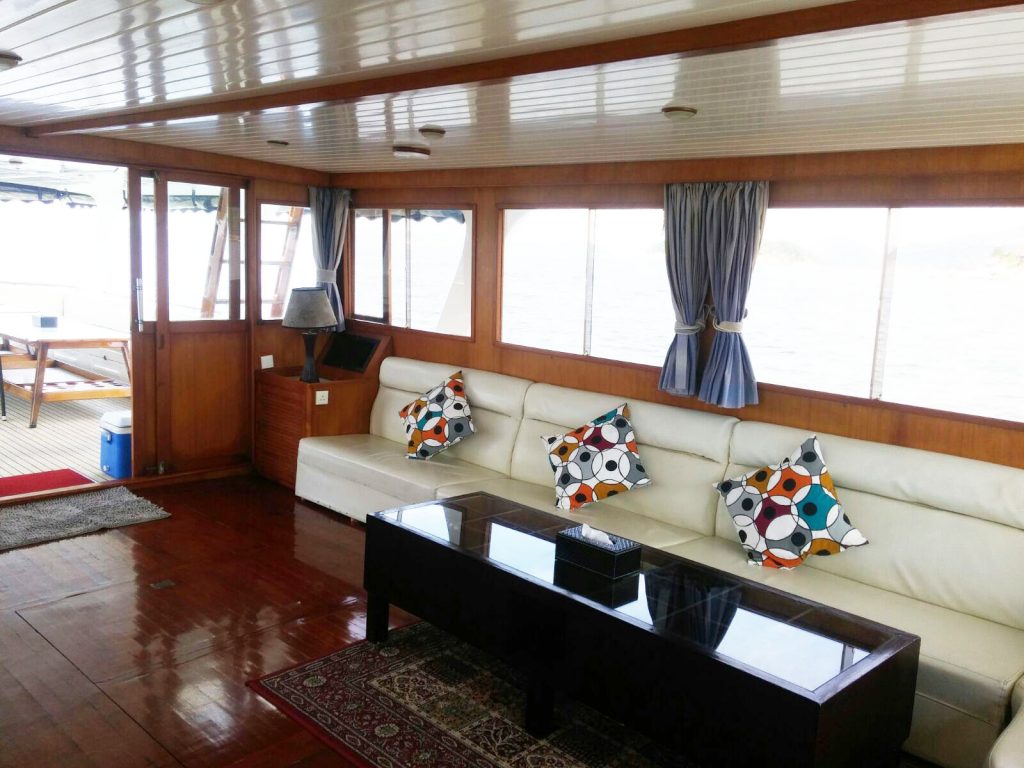 Boat salon