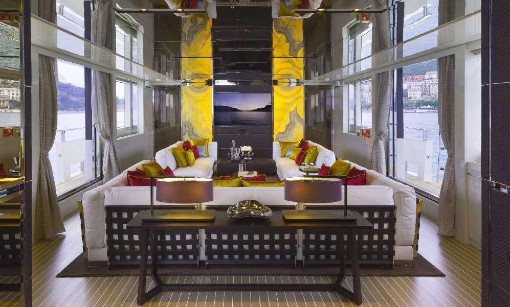 Luxury Yacht - Simpson Yacht-Charter