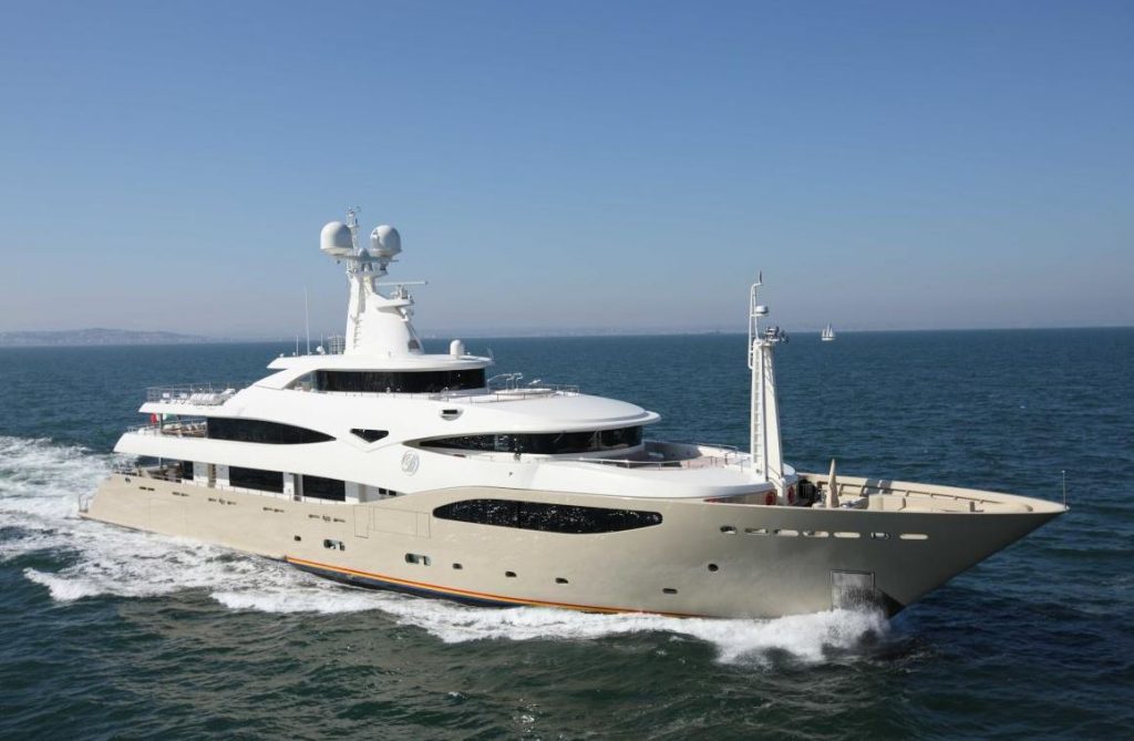 Superyacht Charter LIGHT HOLIC