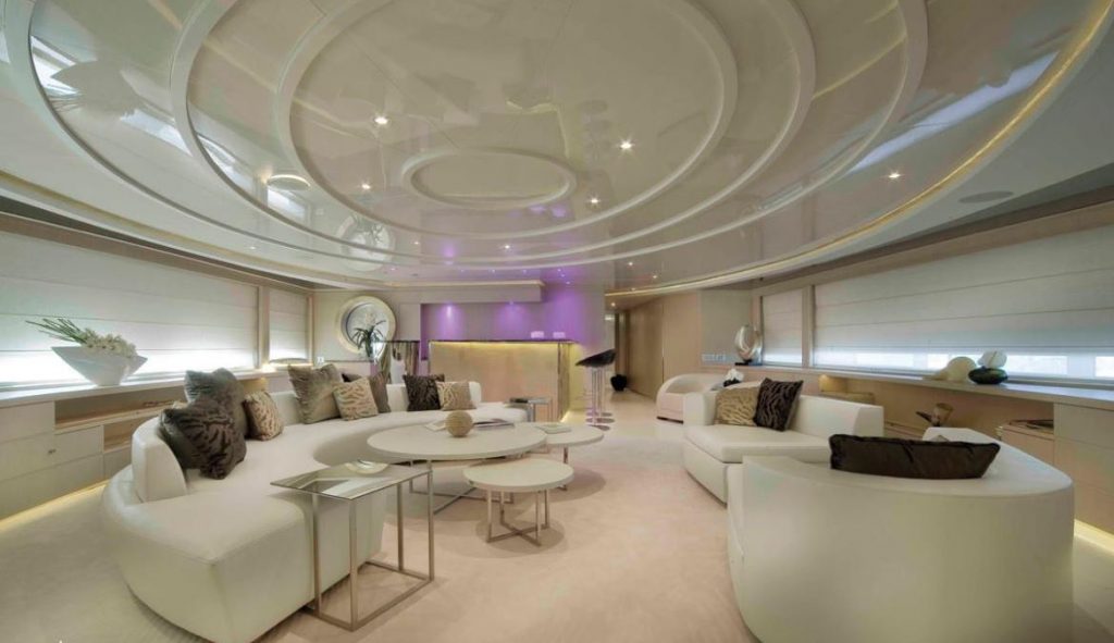 Superyacht Charter LIGHT HOLIC