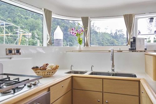 Simpson Yacht Charter and The Landmark Mandarin Oriental, Hong Kong Announce Partnership on Connoisseur&rsquo;s Escape Experience - &ldquo;Luxury Hotel Stay and Yacht Cruise&rdquo; in Hong Kong