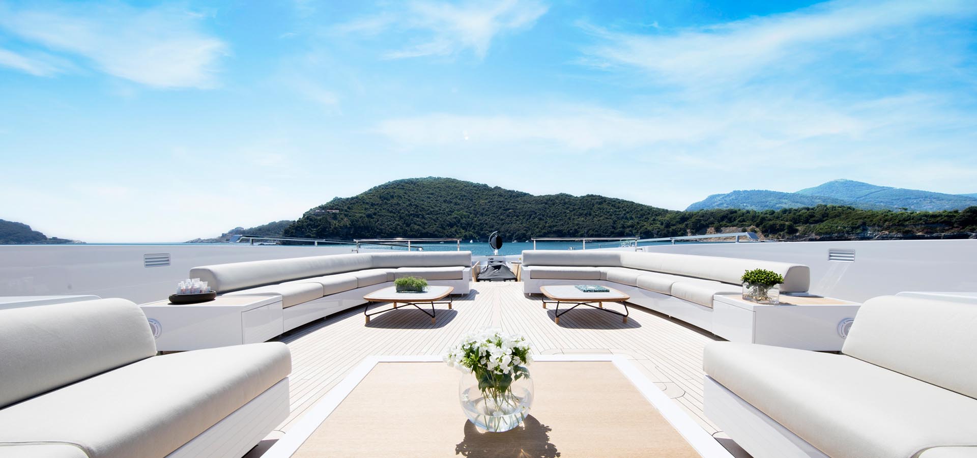 impson Yacht Charter and The Landmark Mandarin Oriental, Hong Kong Announce Partnership