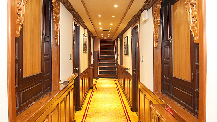 Simpson Yacht Charter and The Landmark Mandarin Oriental, Hong Kong Announce Partnership on Connoisseur’s Escape Experience - “Luxury Hotel Stay and Yacht Cruise” in Hong Kong