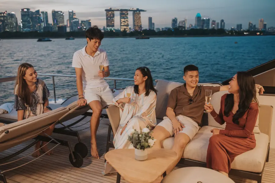 HIGHLIGHTS OF A CHARTER IN SINGAPORE