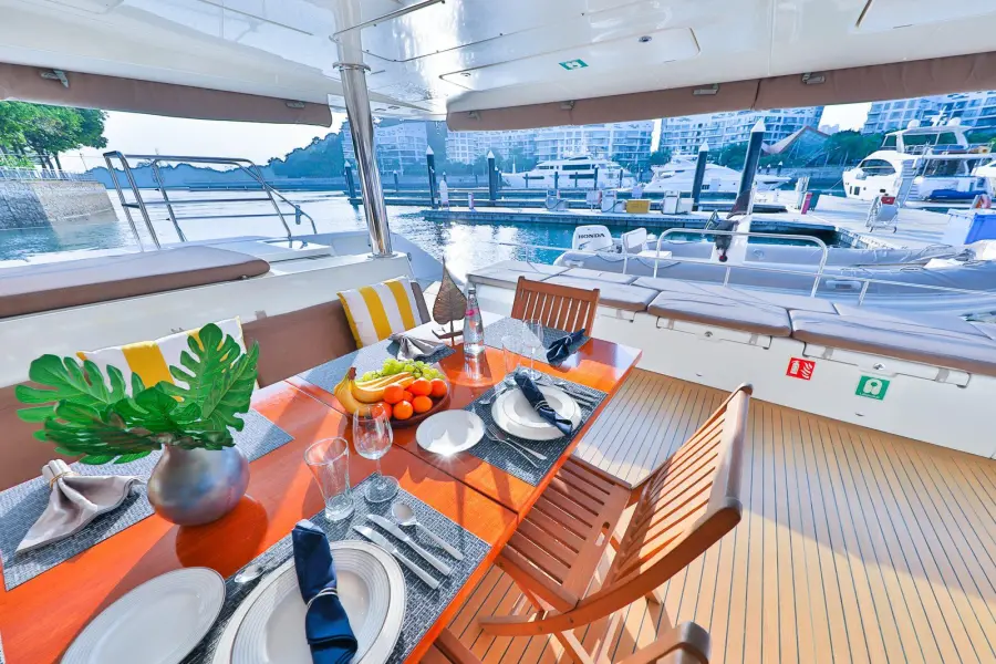 SINGAPORE ITINERARIES AND BOATS