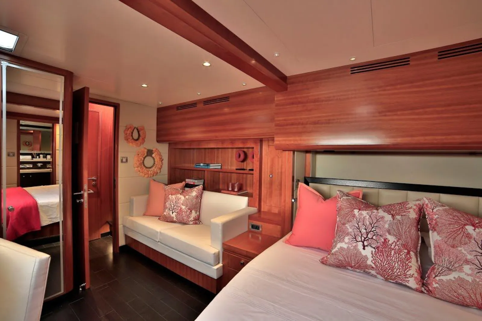 Beautiful Phinisi, Mutiara Laut, joins Indonesia charter fleet