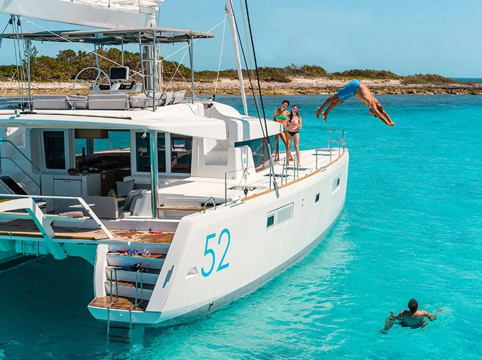 Book Lagoon 52 Blue Moon for your Easter Holidays!