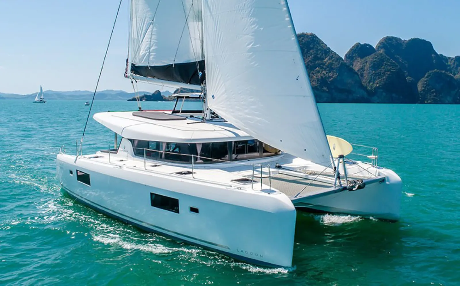 Book Your Charter in Hong Kong & Get One Night Free Stay at St. Regis Hong Kong