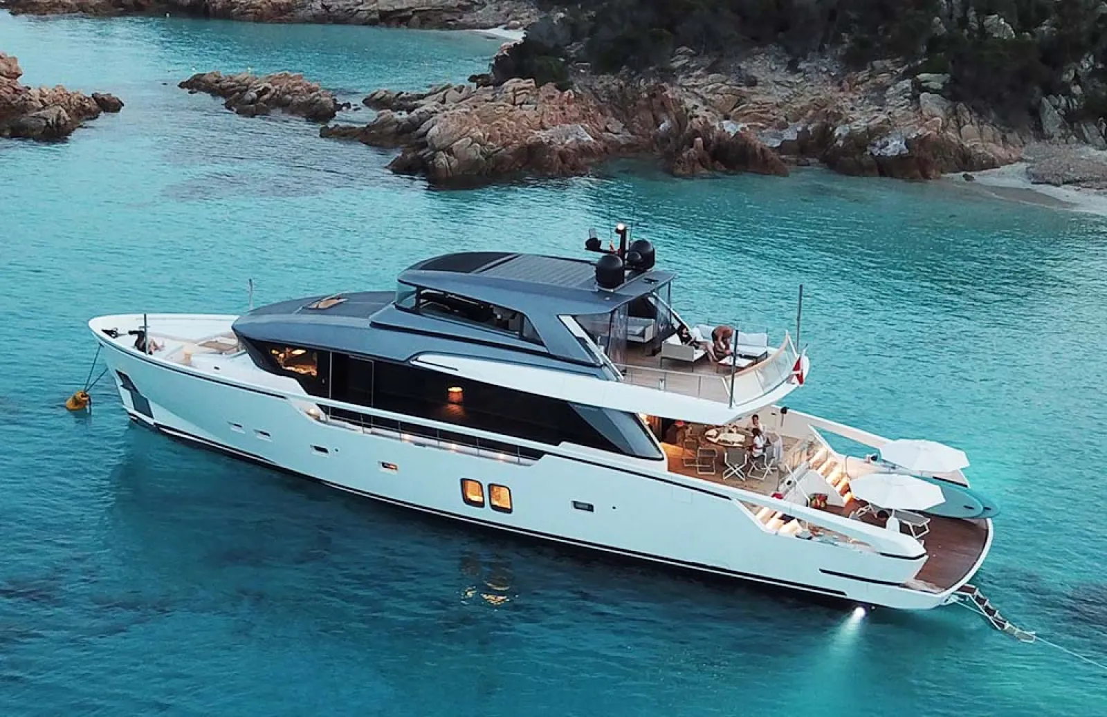 Charter Sanlorenzo SX88 in Sardinia for an unforgettable Mediterranean charter
