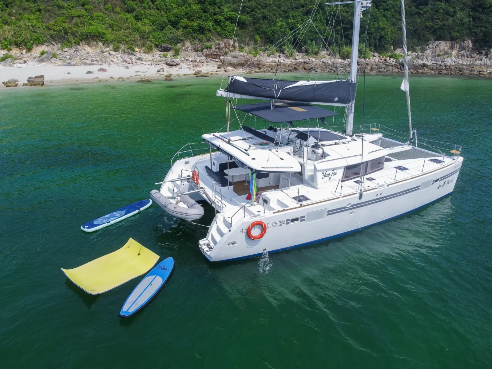 Double-Hulled Fever in Town: Book Our Lagoon and Aquila Catamarans with 10% Off Rates