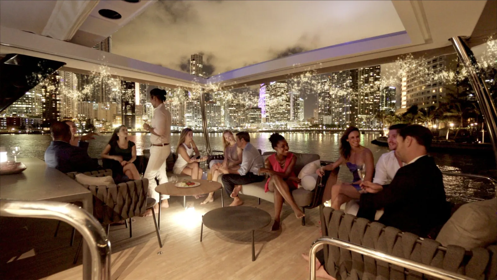 Festive Yacht Charter Packages in Hong Kong: Embark on a Christmas Wonderland