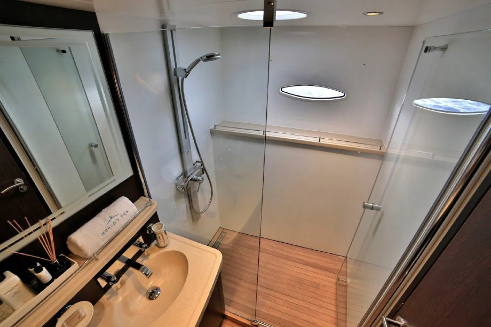 Lagoon 52F BLUE MOON – last minute bookings for January with Special Price!