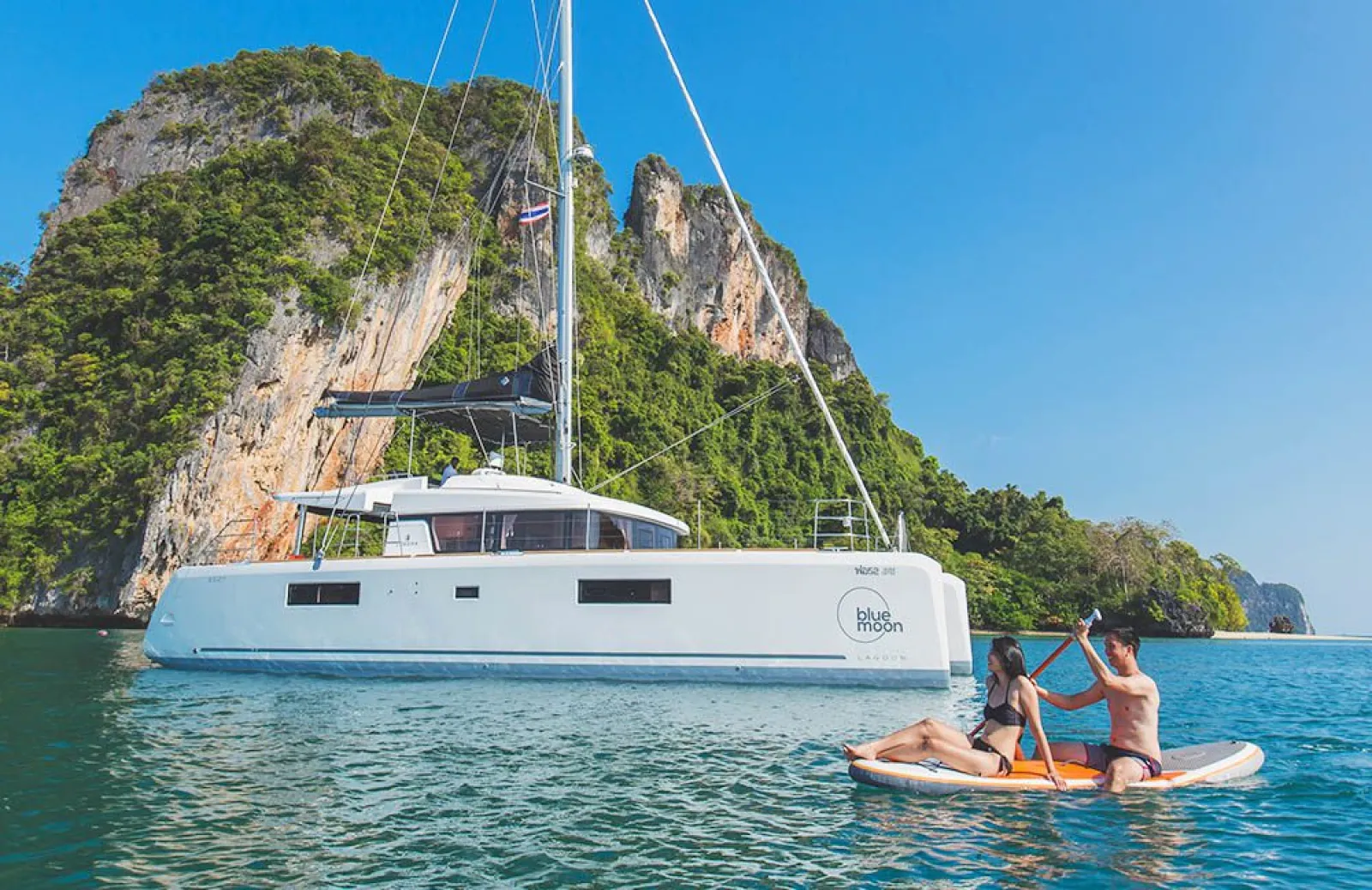 Luxury Catamaran BLUE MOON 52 offers Massive Discount for the Golden Week