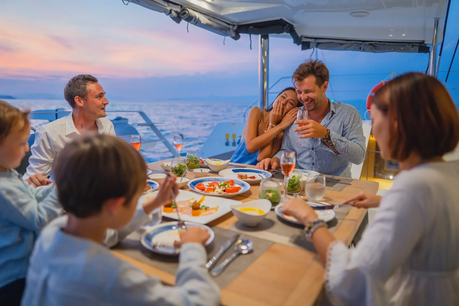 Practical Tips on How To Host A Successful Yacht Party