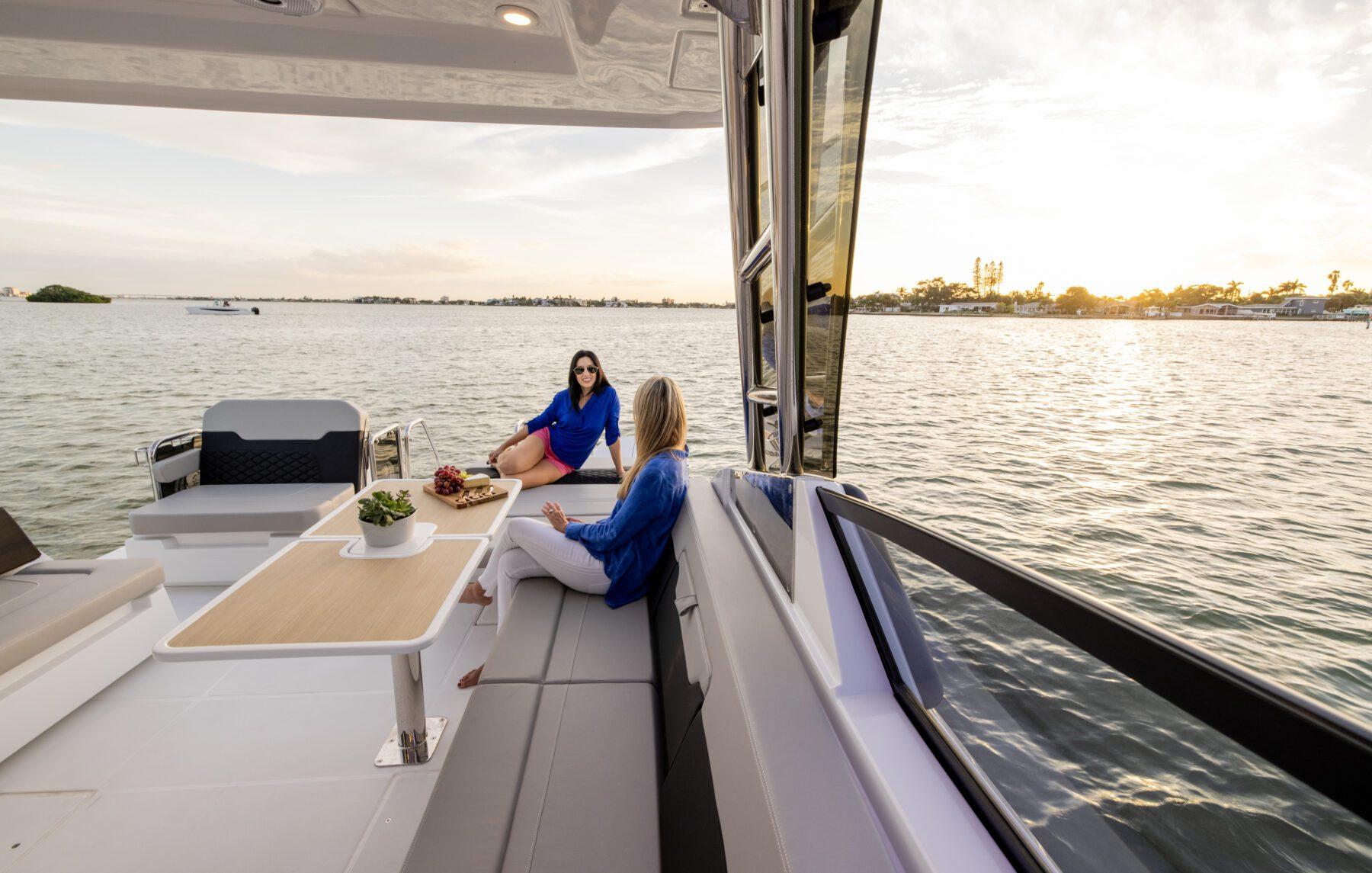 Aquila 32 – Power Catamaran