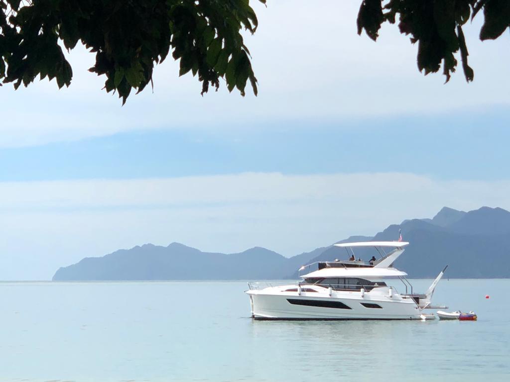 Aquila 44