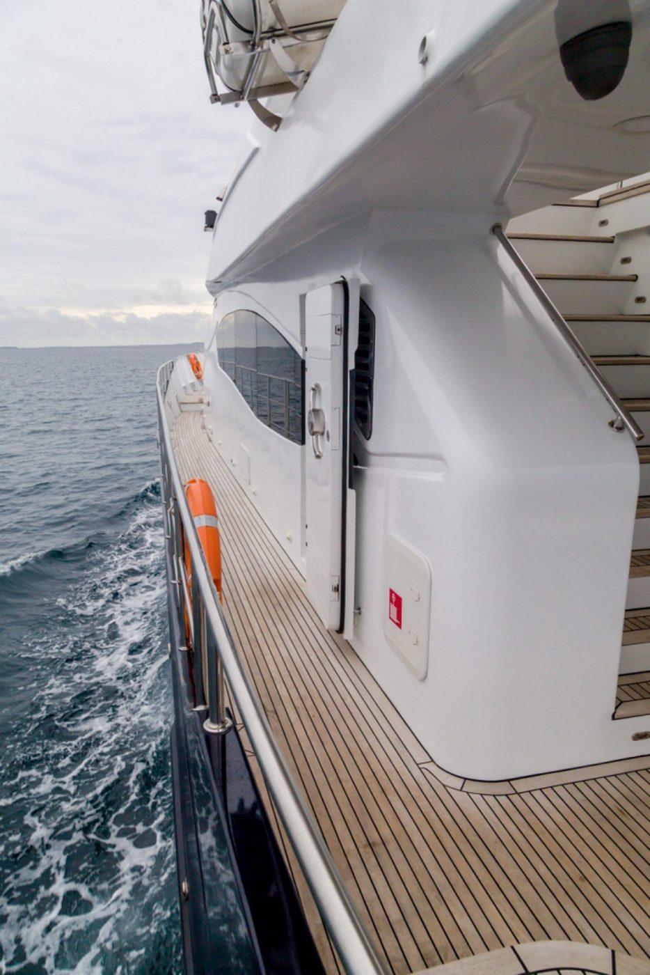 F Yacht