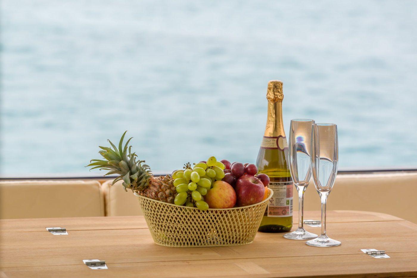 F Yacht
