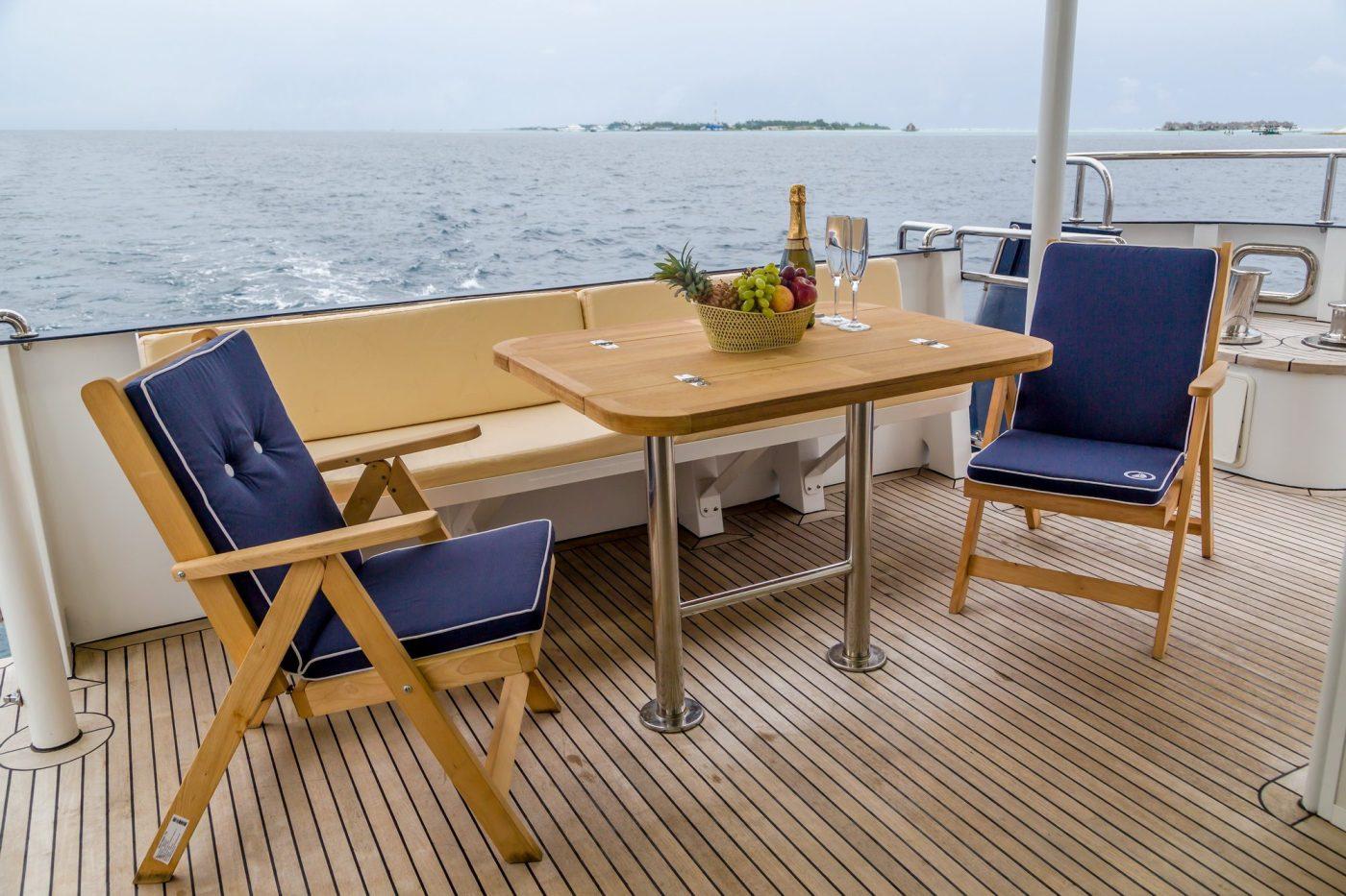 F Yacht