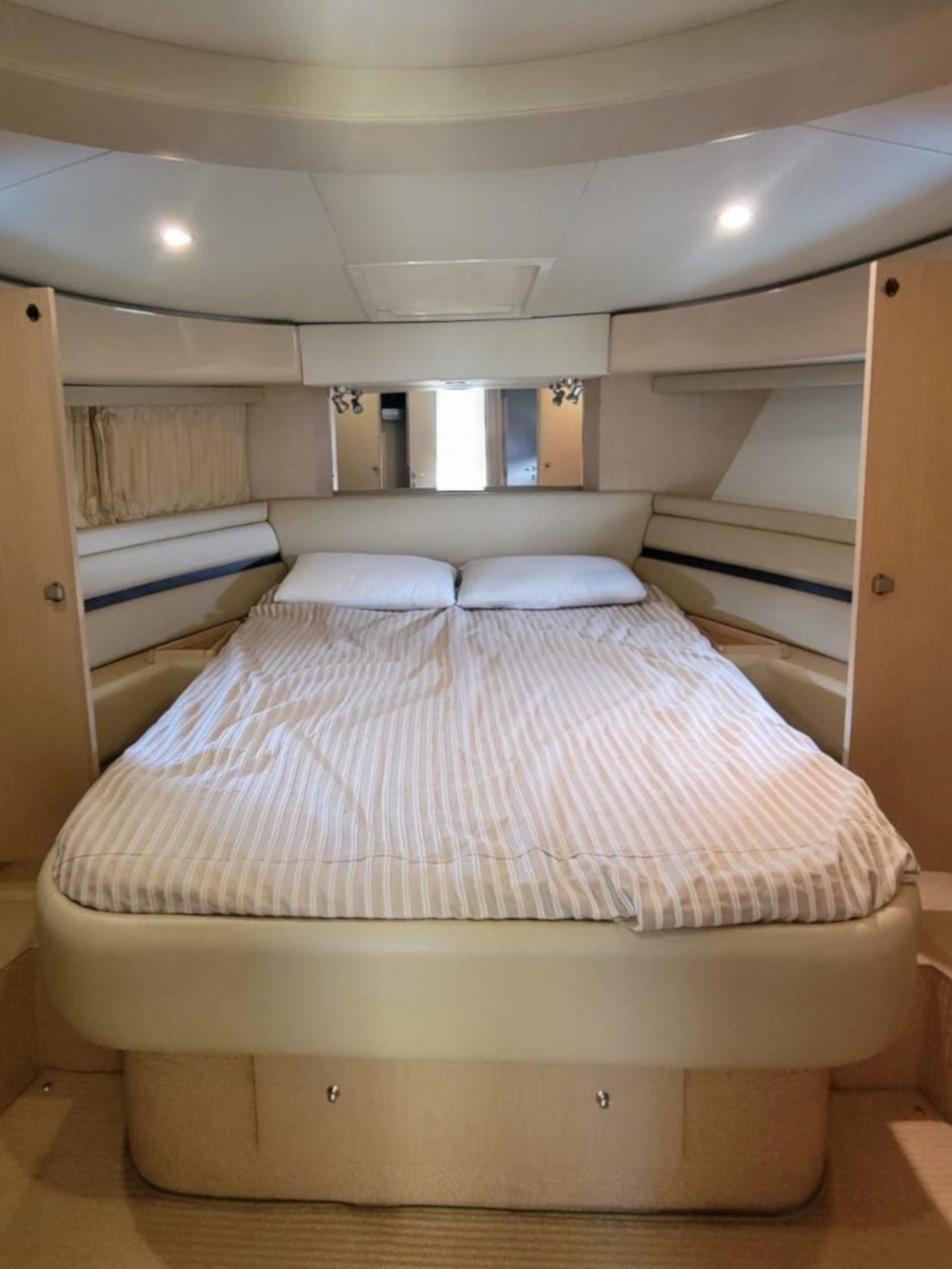 Ferretti 550