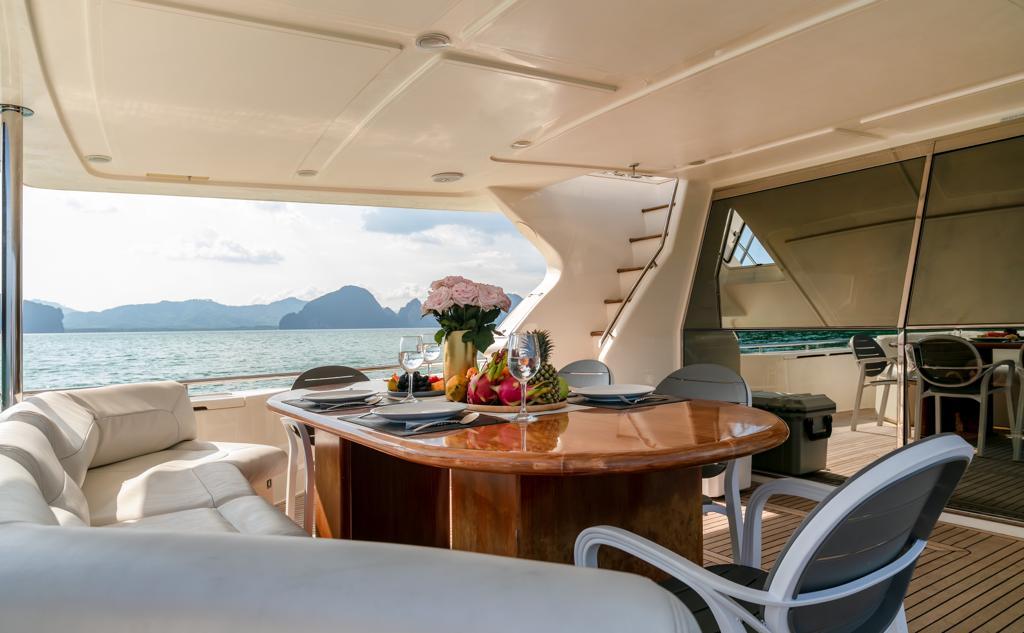 Ferretti 80