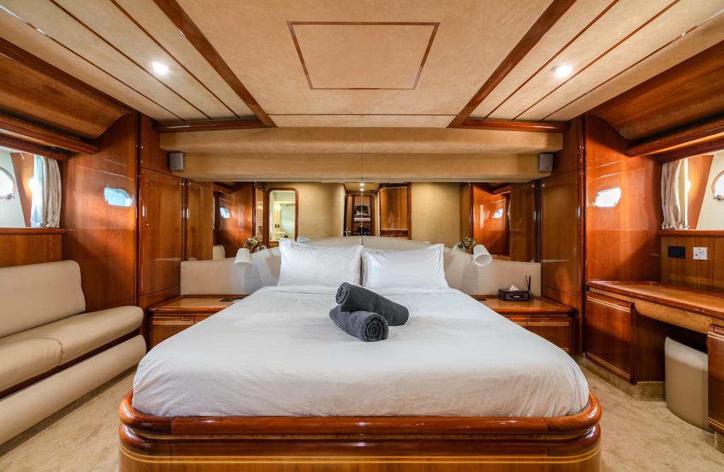 Ferretti 80