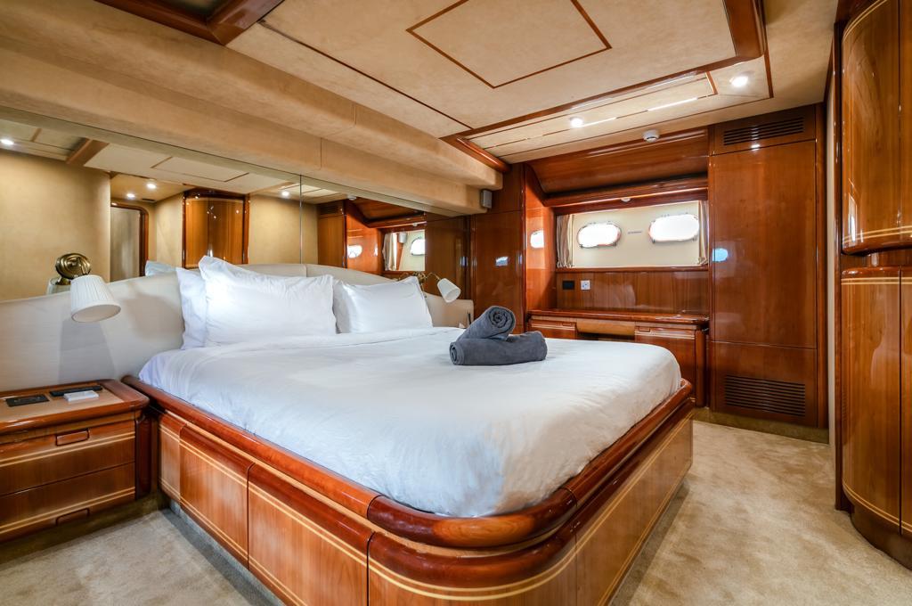 Ferretti 80