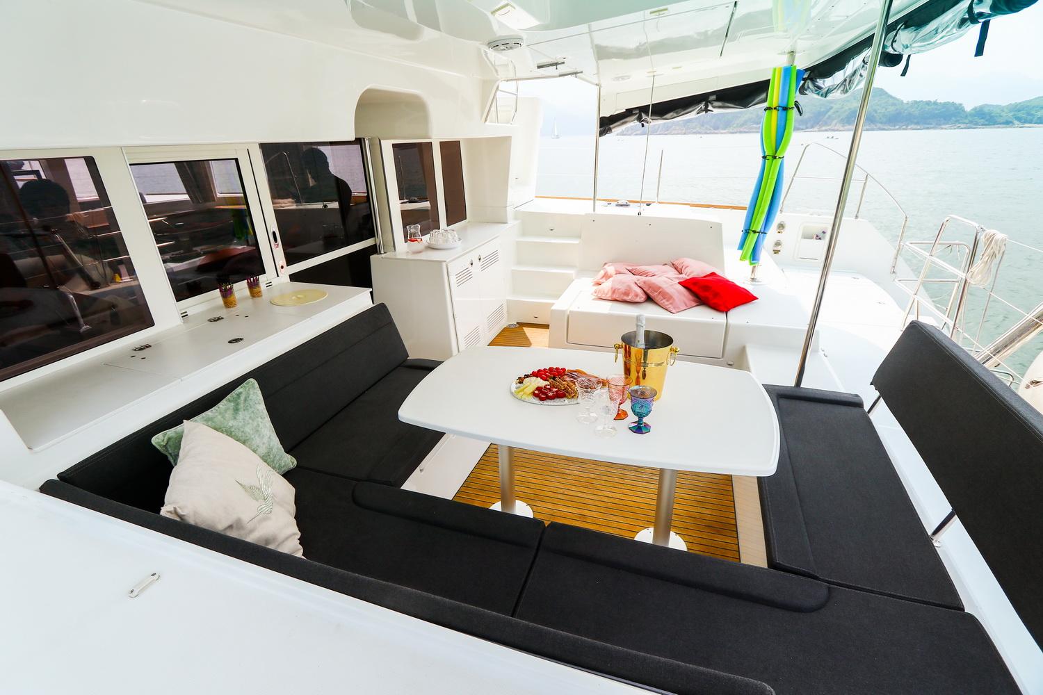 Lagoon 450 Yue Thai