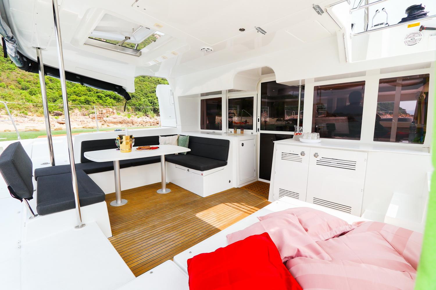 Lagoon 450 Yue Thai