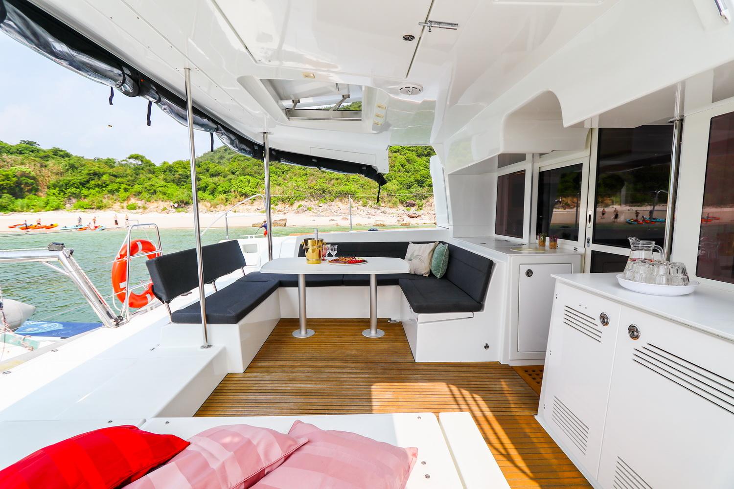 Lagoon 450 Yue Thai