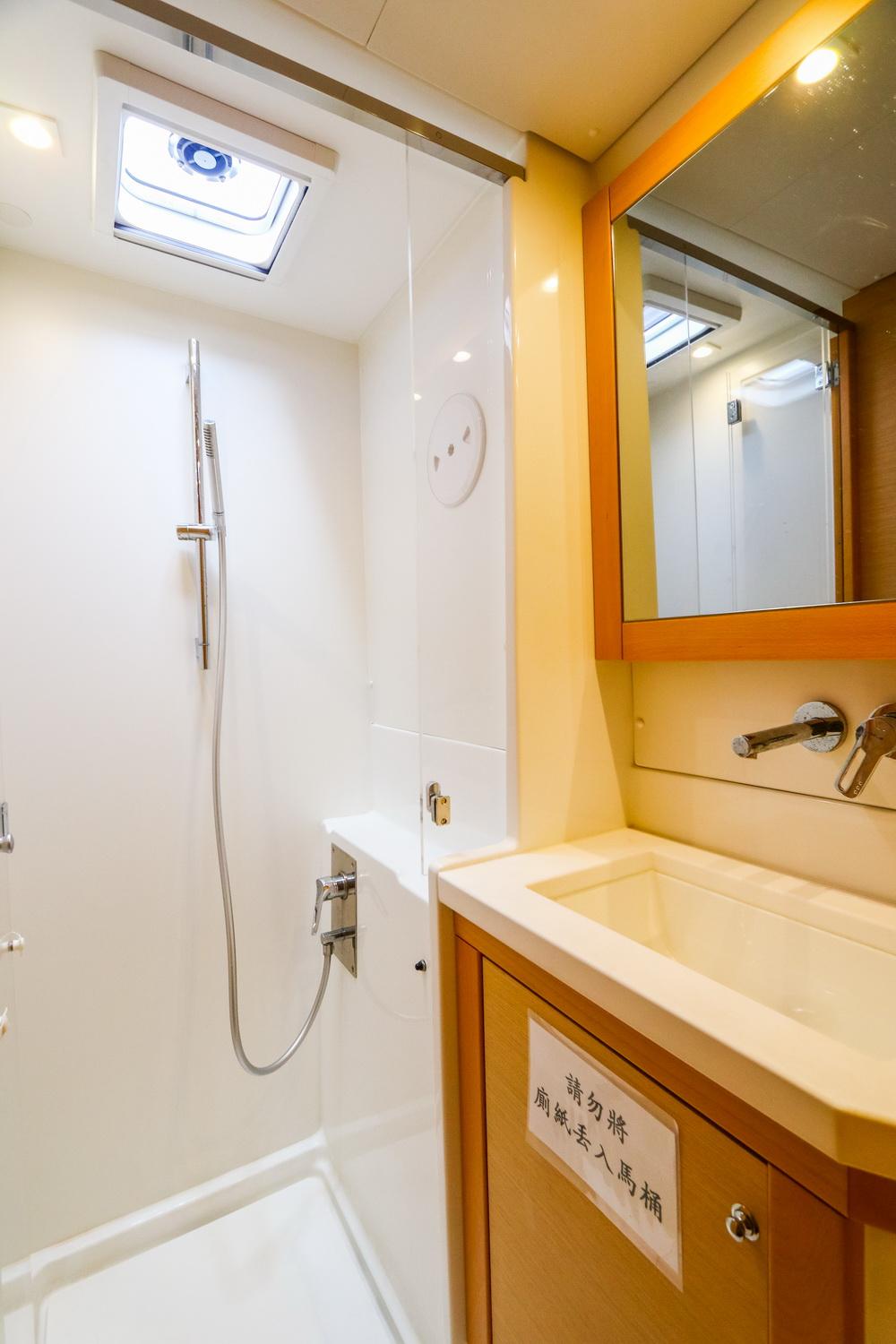 Lagoon 450 Yue Thai