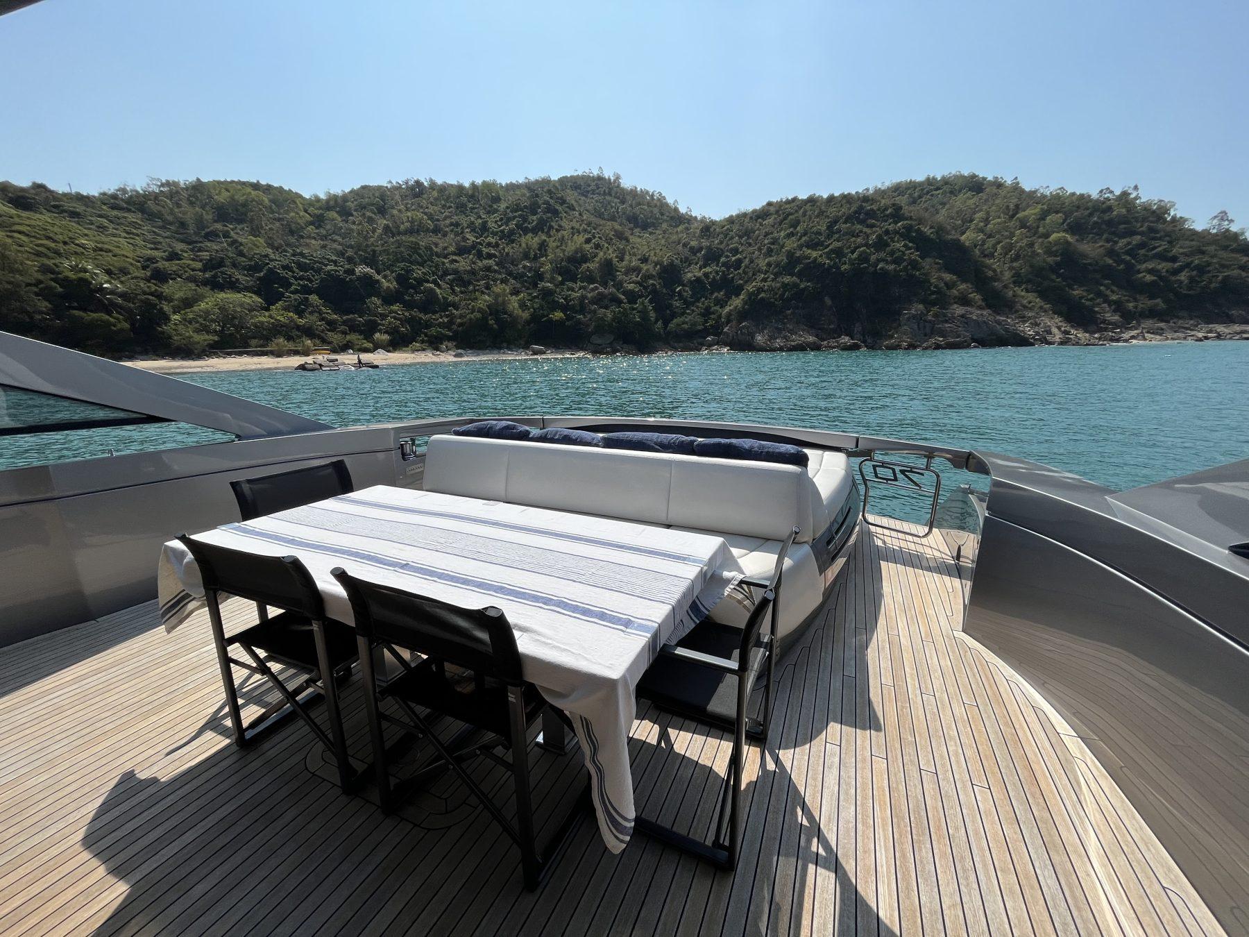 Pershing 70