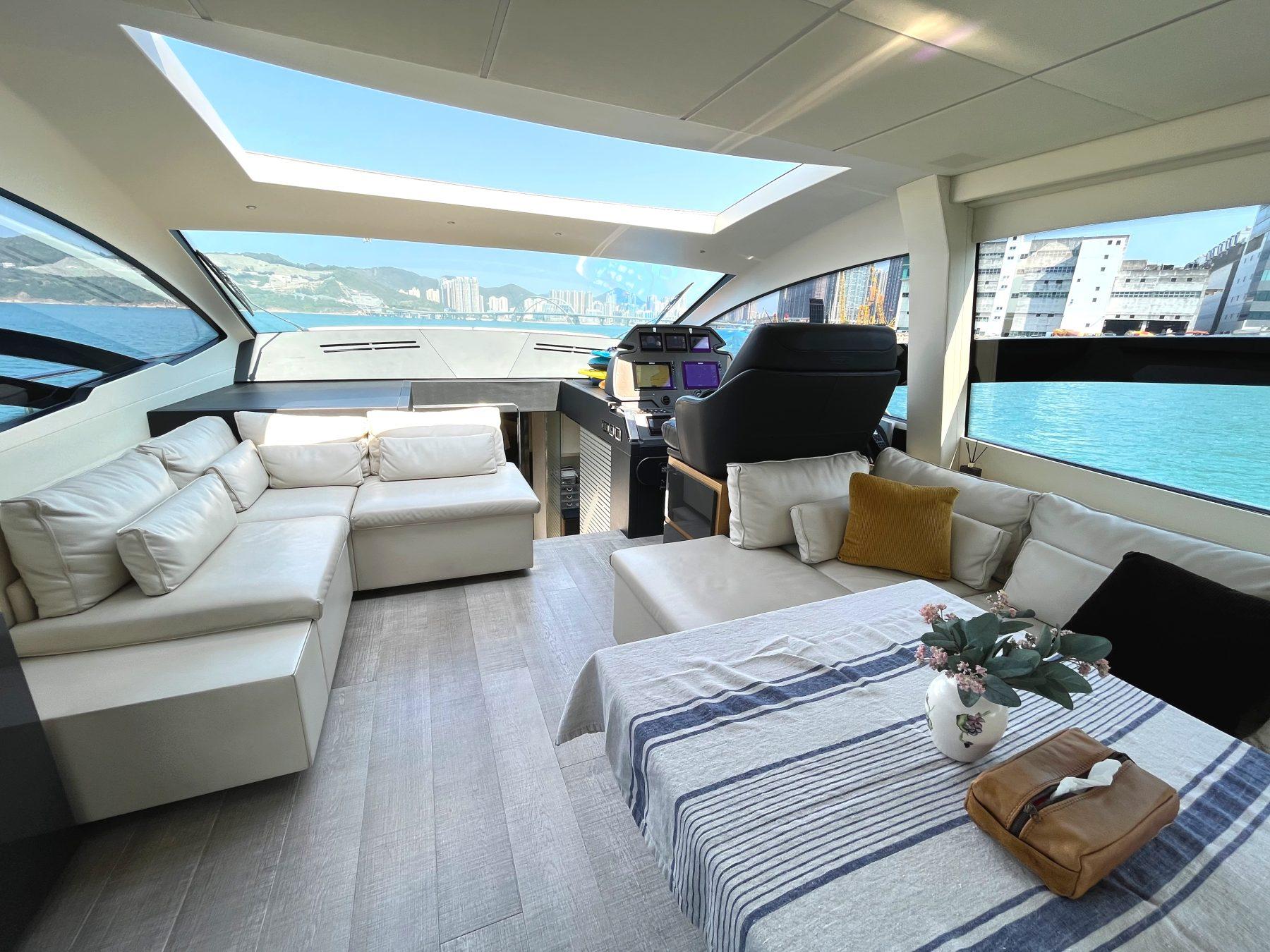 Pershing 70