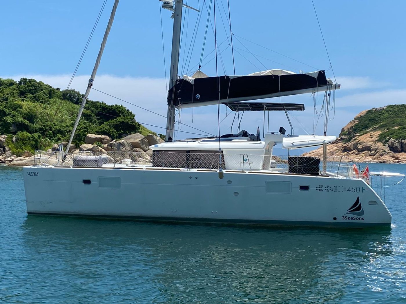 Simpson Marine - Lagoon 450 3 Seasons