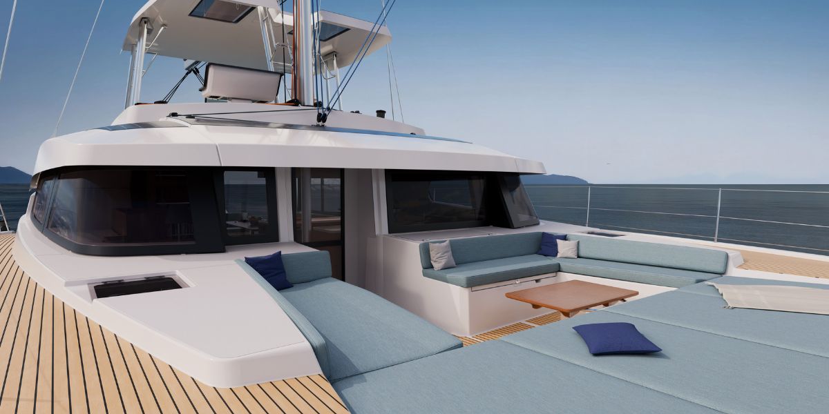 Bali 5.2 aft foredeck seating