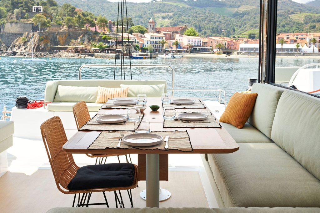 Bali Catsmart dining table