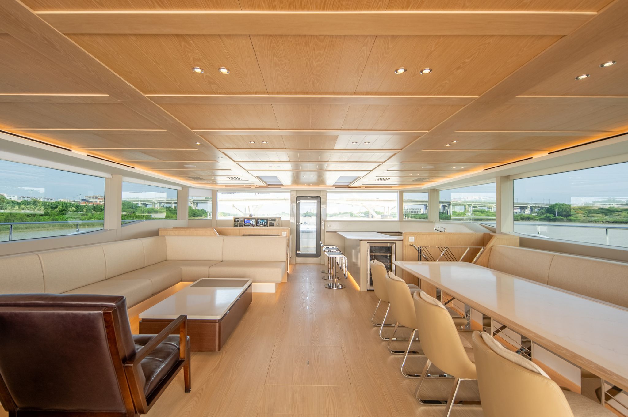 Gran Ocean W72 Saloon