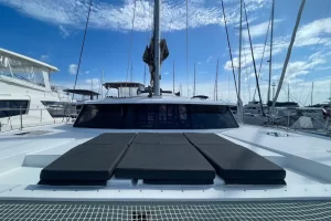 Saona 47 front seating